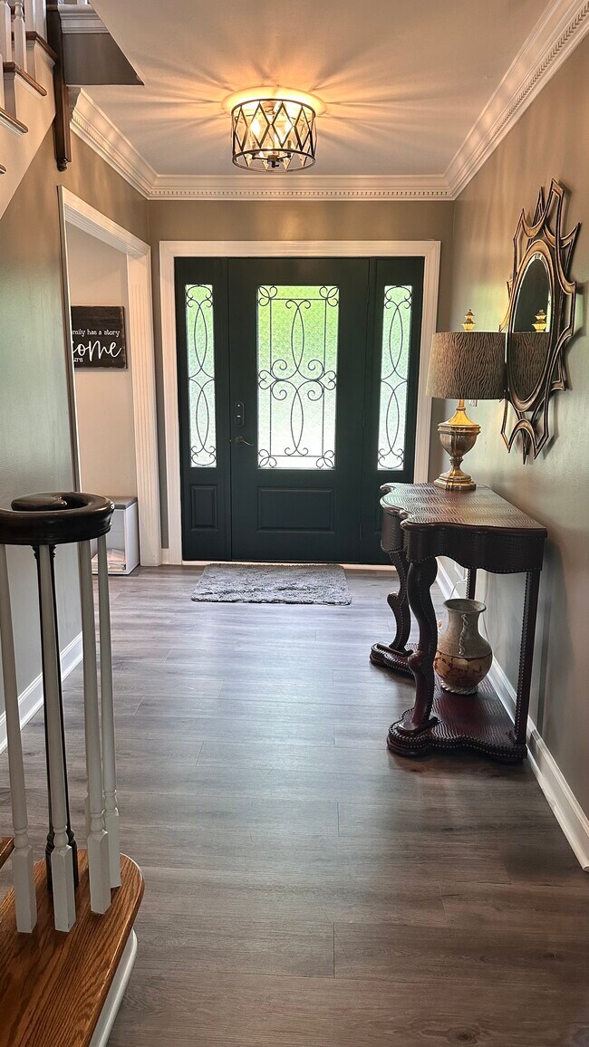 Building Photo - 6718 Deep Creek Dr