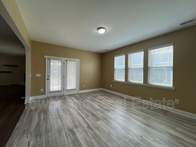 Building Photo - 4411 Low Oak Ct