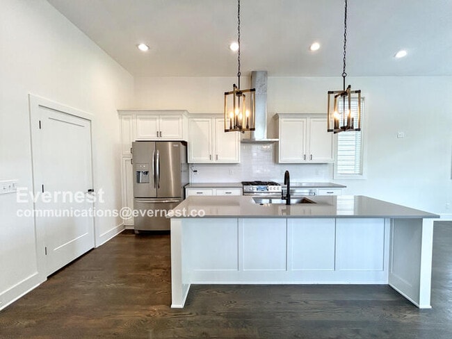 Building Photo - 3320 John Mallette Dr