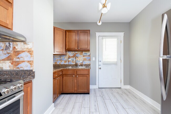 Building Photo - 1220 Manitau Ave