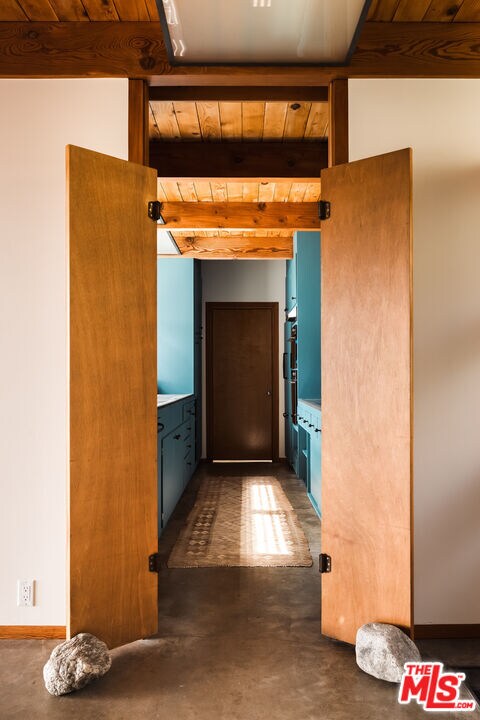 Building Photo - 2020 Mayview Dr