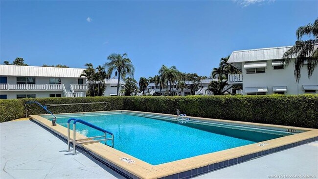 Building Photo - 2929 SE Ocean Blvd