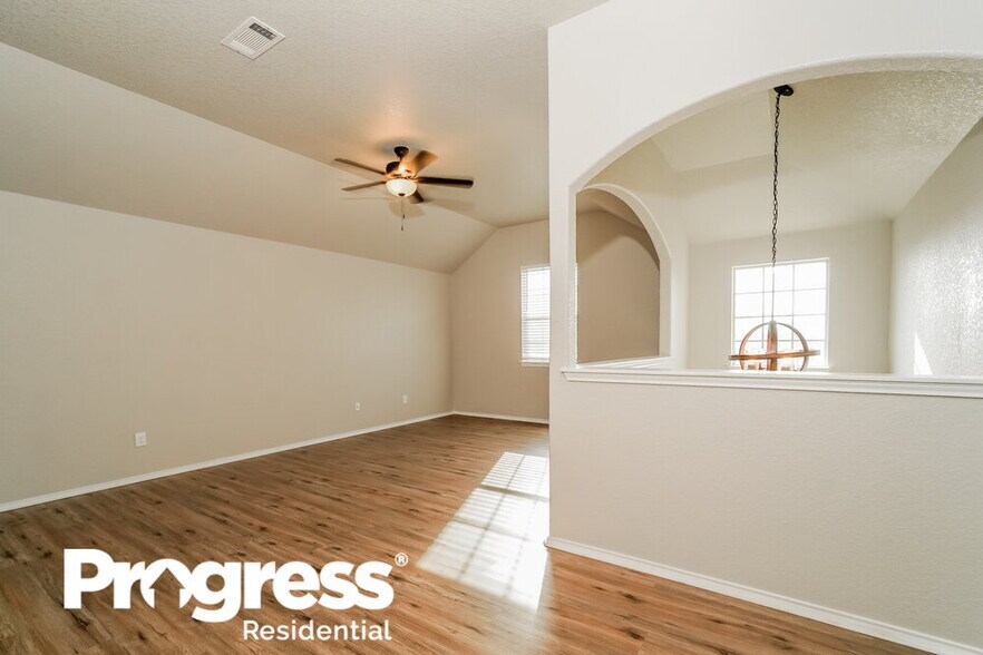 Building Photo - 340 Buckboard Ln