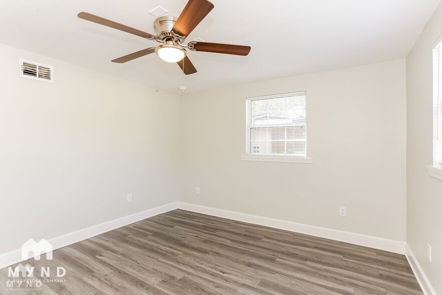 Building Photo - 6824 Gaillardia Rd S