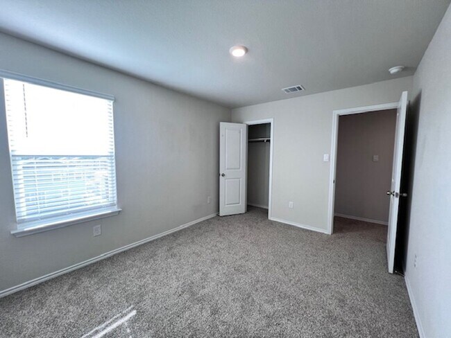 Building Photo - Solana Ridge Subdivision