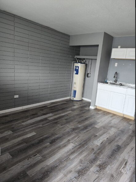 Building Photo - 111 S Summit St