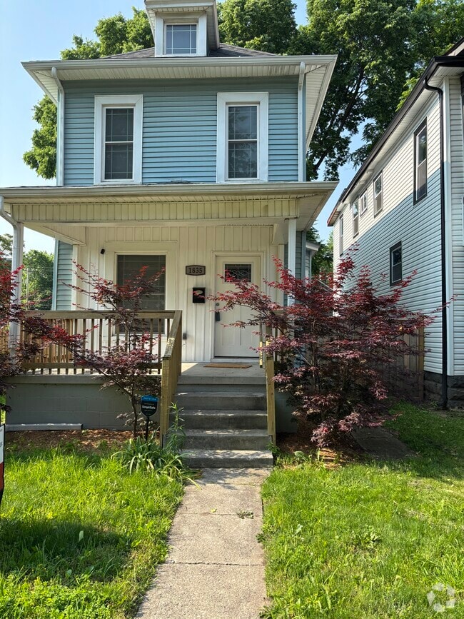 Building Photo - 1835 E Rich St