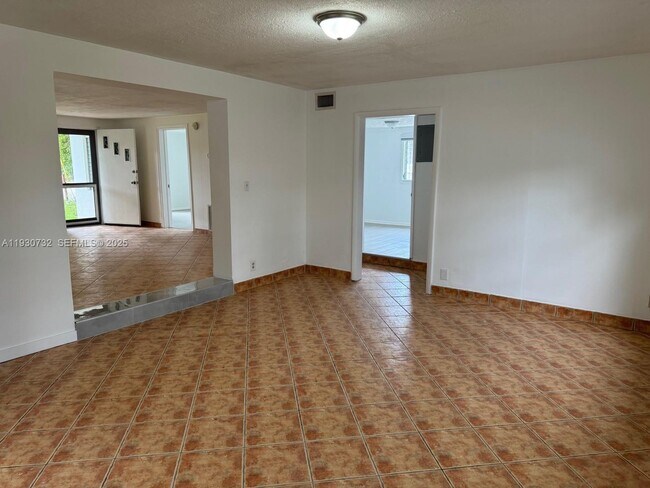 Building Photo - 1821 SW 23rd St