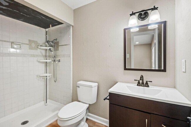 Building Photo - Spacious 3-Bedroom Home in The Colony – Available Now!