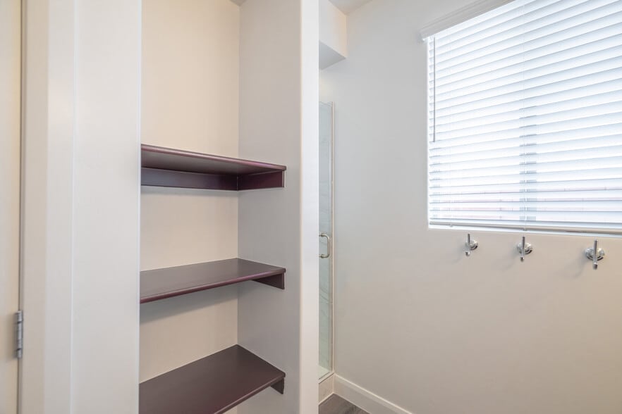 Building Photo - 3158 E Fuchsia Dr