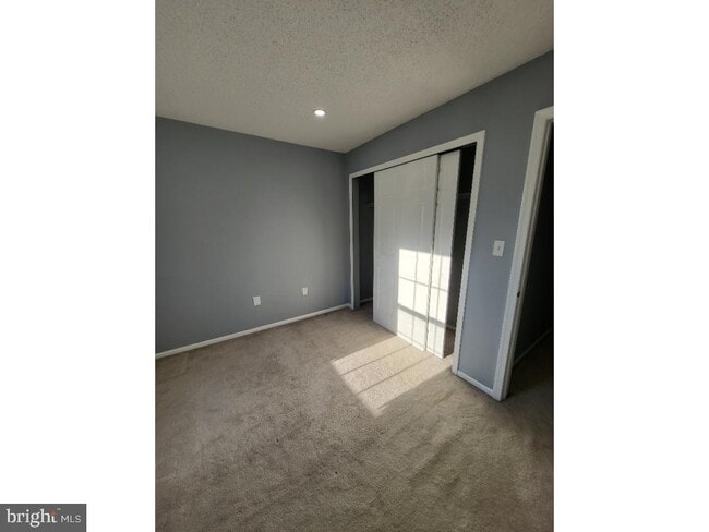 Building Photo - 6 Halstead Pl