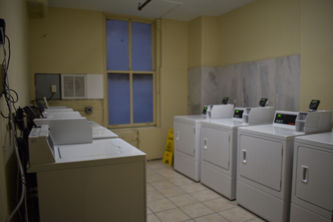 Laundry room on the 4th floor - 32 Peachtree St NW