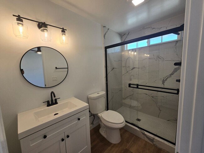 Building Photo - Freshly Remodeled & Full of Charm on Banbury