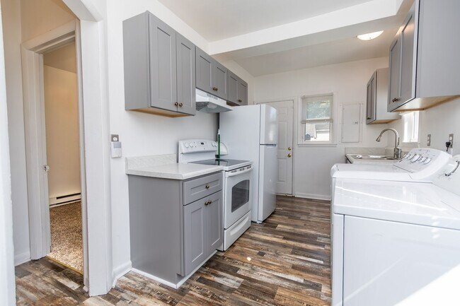 Building Photo - 2025 Peach St