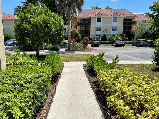 Building Photo - 5741 Riverside Dr