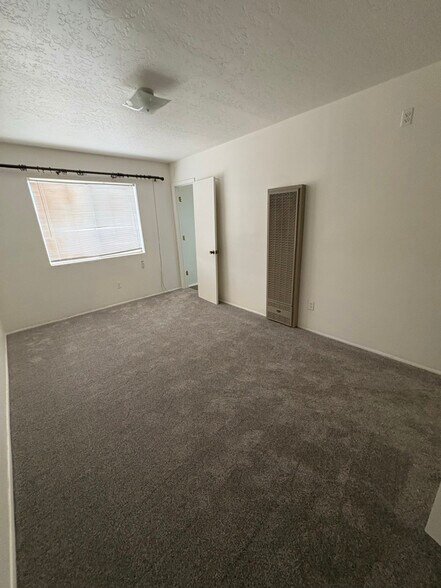 Building Photo - 1038 Buena Vista Dr SE
