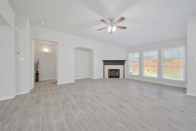 Building Photo - 19310 Young Oak St