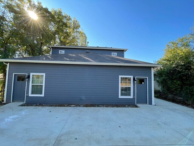 Building Photo - 209 Hosack St