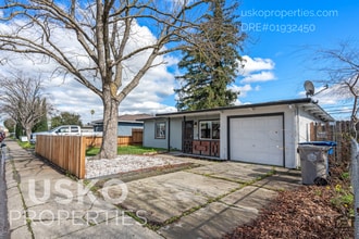 Building Photo - "Charming 3-Bed with Full Bath in Sacramento – Cozy 1093 Sq Ft Home Awaits!"