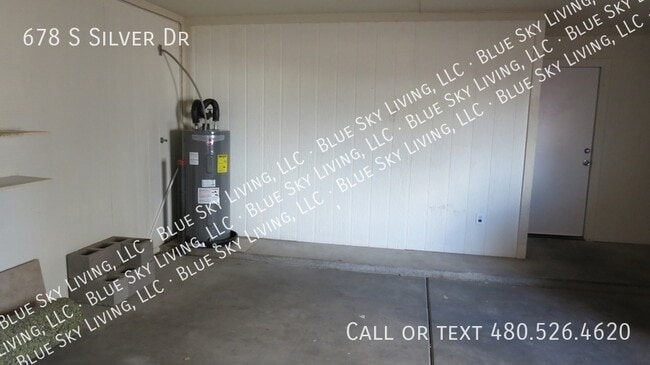 Building Photo - 678 S Silver Dr