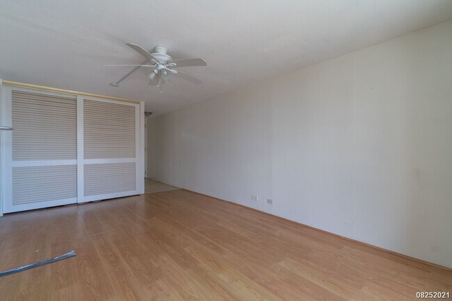 Building Photo - 1 Bed 1 Bath Camelot Condominium in Makiki