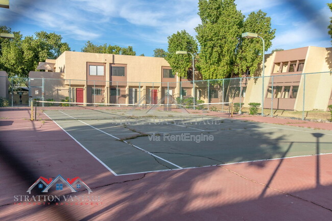 Building Photo - 712 W 14th St