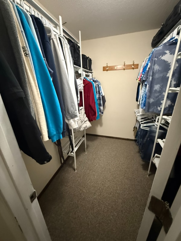 Building Photo - 4125 Goldenrod Ln N