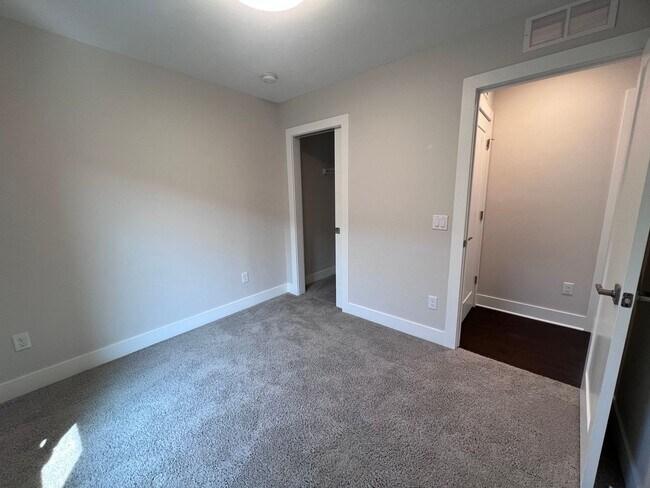 Building Photo - Two Bedroom Condo on Lookout Hill in Grand...