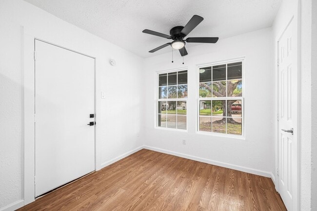 Building Photo - 2108 Camille St