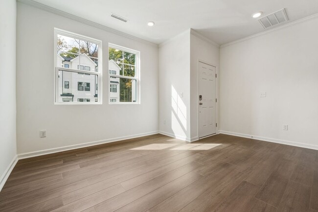 Building Photo - New Build Just Minutes to North Hills & Downtown!