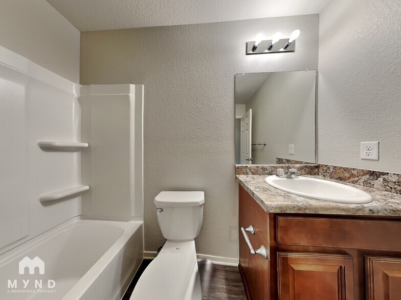 Building Photo - 9208 Pleasant Valley Dr