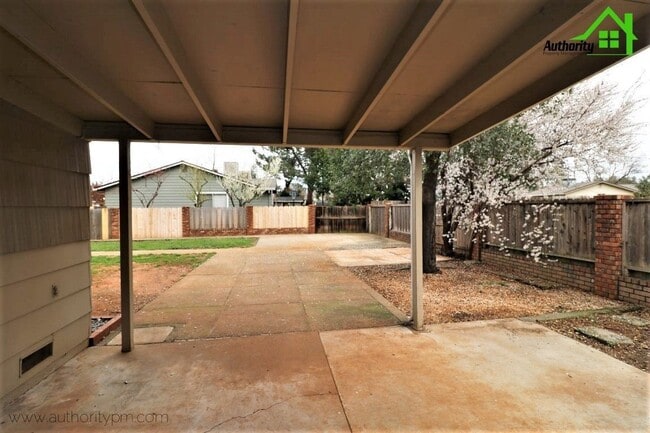 Building Photo - 3909 Mercury Dr