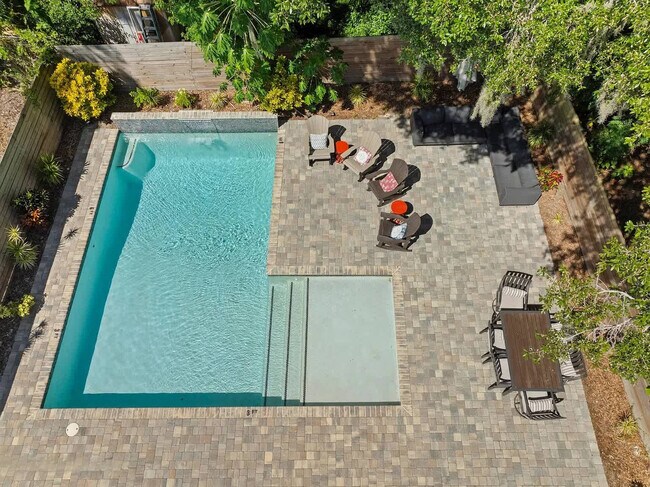 Building Photo - 76 Sanford St