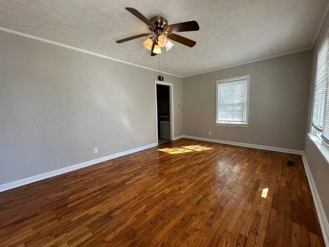 Building Photo - Very Nice 3 Bedroom In Paducah Available Immediately