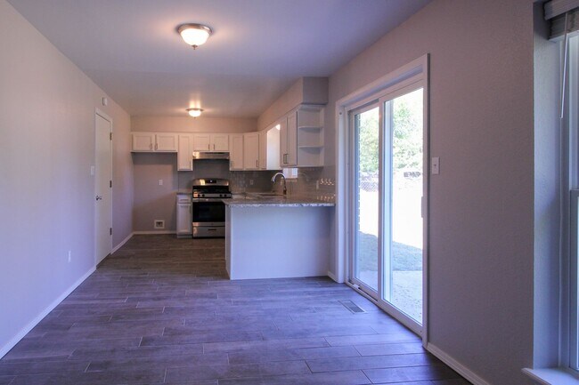 Building Photo - Freshly Remodeled & Ready For You To Call Home!