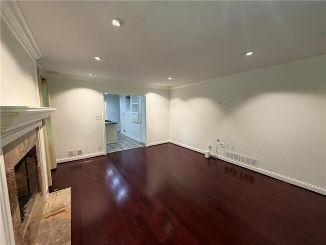 Building Photo - 6651 Castleton Dr NW