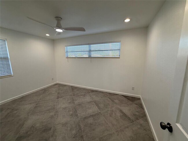 Building Photo - 15573 Bedford Cir E