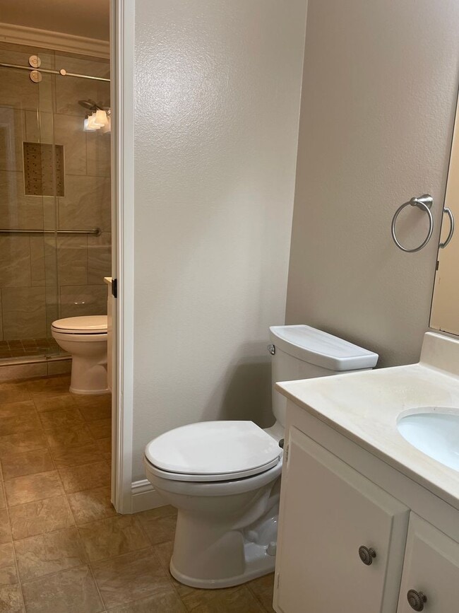 Building Photo - Beautiful Condo in Private Community