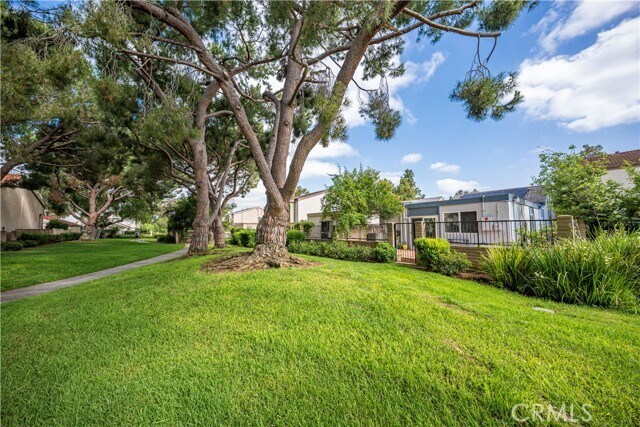 Building Photo - 75 Willow Tree Ln