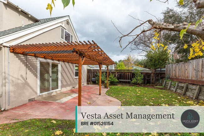 Building Photo - Spacious 4-Bedroom Home in a Desirable Concord Neighborhood