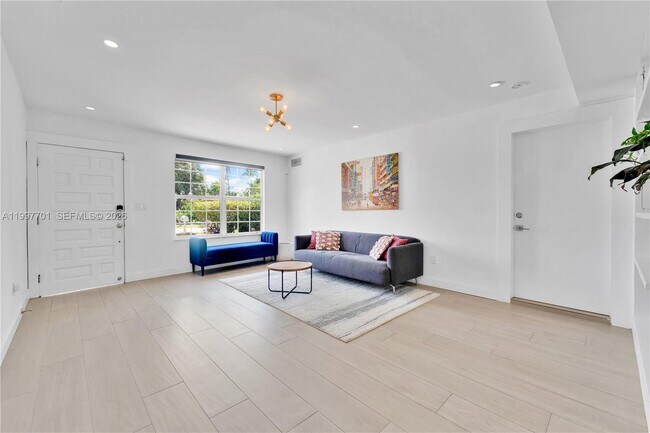 Building Photo - 1089 NE 110th St