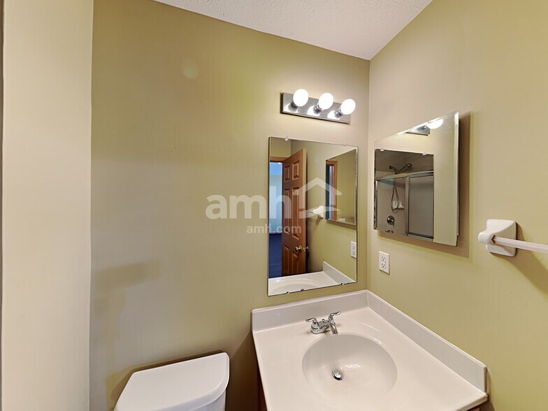 Building Photo - 818 Bent Oak Dr