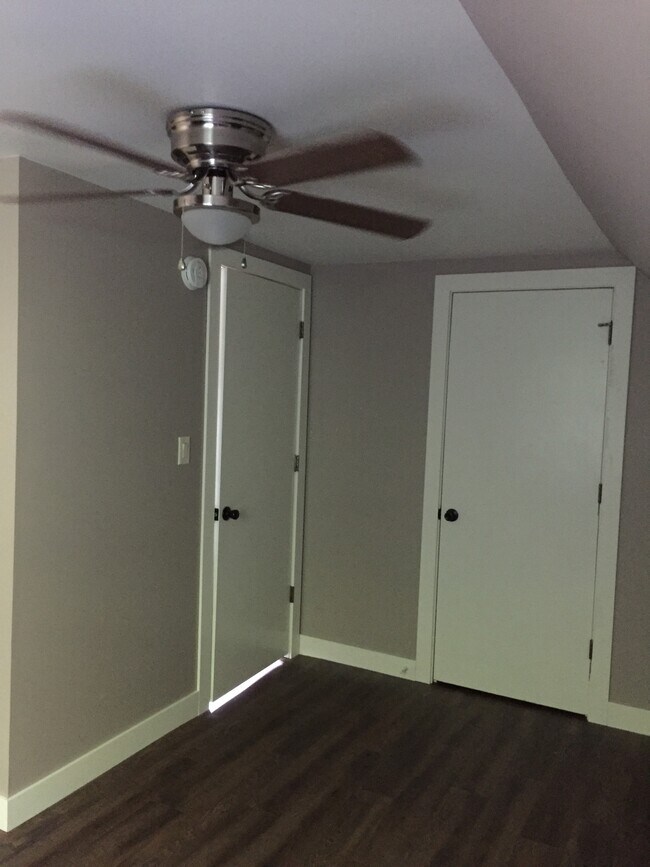 Back West Bedroom - 835 Warren St