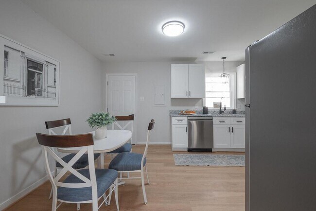 Building Photo - 2241 Mountain View Rd