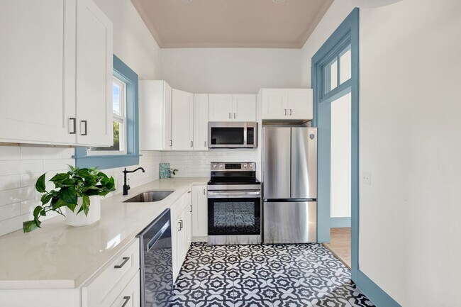 Building Photo - Eastside Beauty