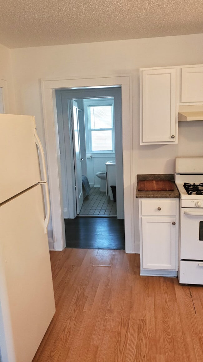 Building Photo - 1916 N Oliver Ave