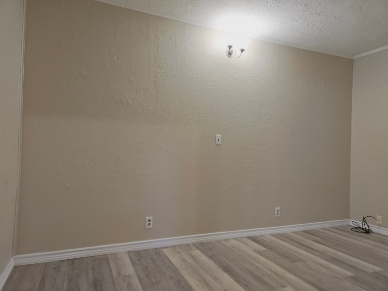 Building Photo - 808 W Cypress Ave