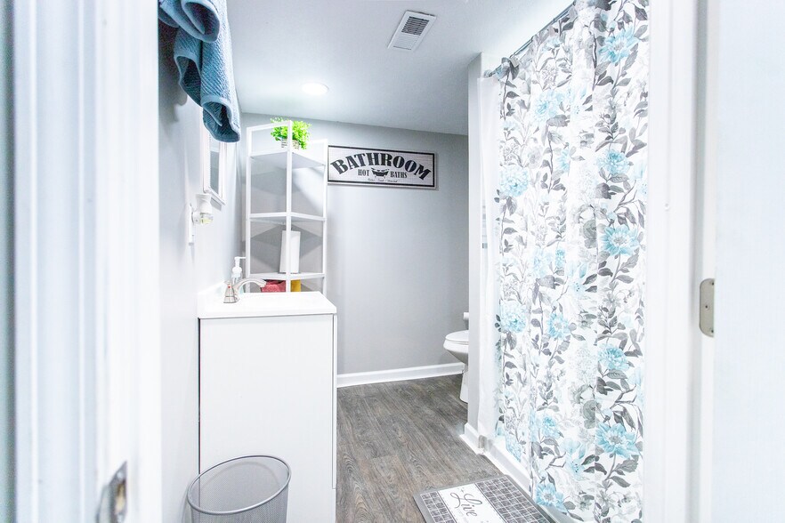 Bathroom 2 of 2 - 10605 Ashbury Ave