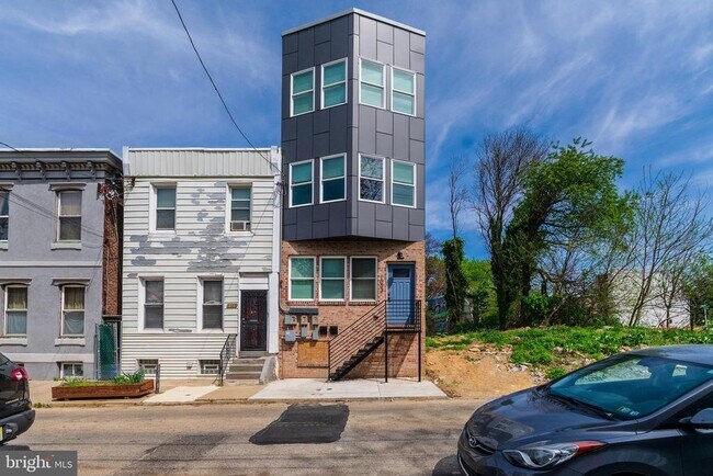 Building Photo - 1003 W Dakota St