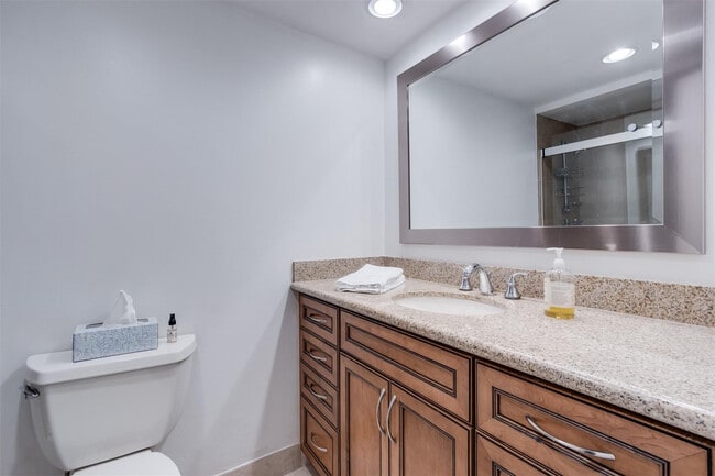 Building Photo - 2500 NE 48th Ln